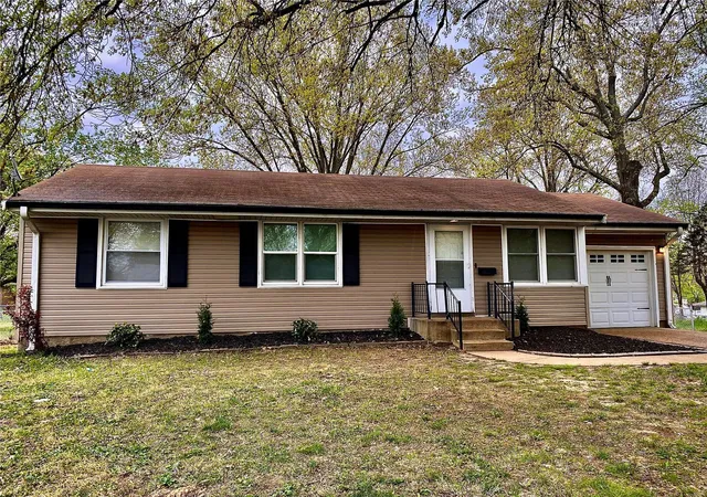Photo 1 of Single family home for sale at 10522 Repose Dr, Saint Louis, MO 63137 | MLS# 25024293 | Listing updated on 2025-04-18