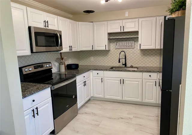 Photo 3 of Single family home for sale at 10522 Repose Dr, Saint Louis, MO 63137 | MLS# 25024293 | Listing updated on 2025-04-18