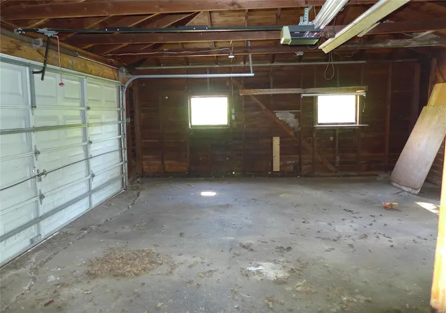 Photo 3 of Single family home for sale at 340 Wedge Dr, Saint Louis, MO 63135 | MLS# 25024311 | Listing updated on 2025-04-18