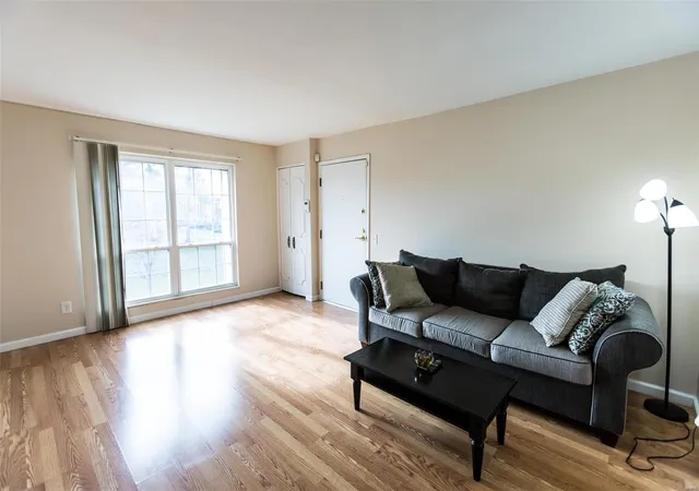Photo 4 of Condo for sale at 1167 Appleseed Ln #D, Saint Louis, MO 63132 | MLS# 25024353 | Listing updated on 2025-04-18