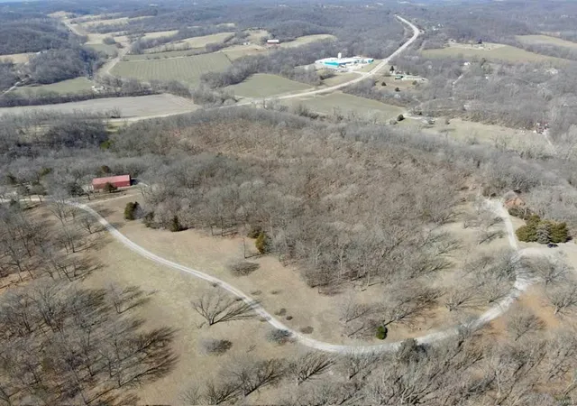 Photo 11 of Sale Pending at 13414 Hwy 79, New London, MO 63459 | MLS# 25024367 | Listing updated on 2025-04-18
