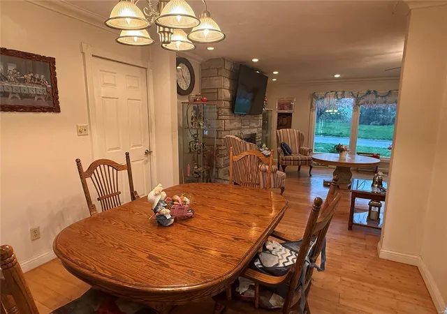 Photo 3 of Single family home for sale at 455 Country Club Dr, Hannibal, MO 63401 | MLS# 25024371 | Listing updated on 2025-04-18