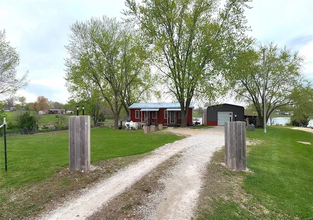 Photo 1 of Single family home for sale at 5672 Hawk Lake Dr, Fulton, MO 65251 | MLS# 25024373 | Listing updated on 2025-04-18