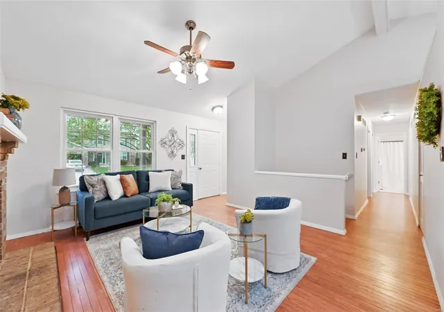 Photo 3 of Single family home for sale at 5857 Walnut Crk Blvd, Saint Charles, MO 63304 | MLS# 25024423 | Listing updated on 2025-04-18