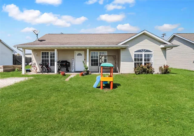 Photo 1 of Single family home for sale at 425 E Peace St, Auxvasse, MO 65231 | MLS# 25024440 | Listing updated on 2025-04-18