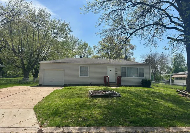 Photo 1 of Single family home for sale at 662 Gleason Dr, Saint Louis, MO 63137 | MLS# 25024520 | Listing updated on 2025-04-18