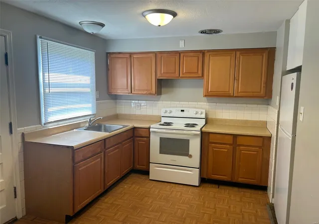 Photo 3 of Single family home for sale at 662 Gleason Dr, Saint Louis, MO 63137 | MLS# 25024520 | Listing updated on 2025-04-18
