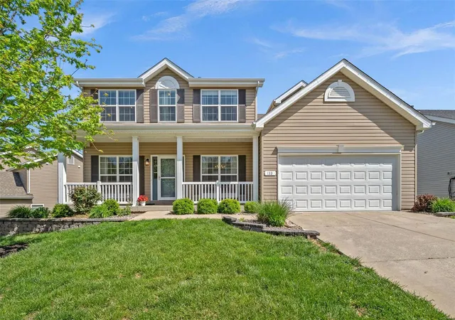 Photo 1 of Single family home for sale at 133 Hidden Bluffs Dr, Lake Saint Louis, MO 63367 | MLS# 25024533 | Listing updated on 2025-04-29