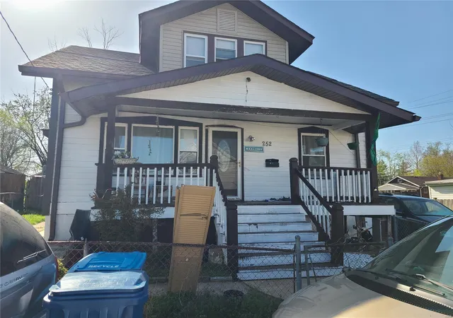Photo 1 of Single family home for sale at 252 Wachtel Ave, Saint Louis, MO 63125 | MLS# 25024536 | Listing updated on 2025-04-18