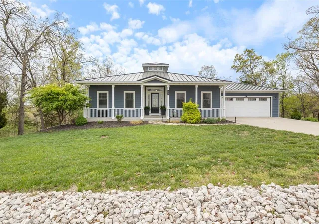 Photo 2 of Single family home for sale at 38 Highline Rd, Lake Ozark, MO 65049 | MLS# 25024546 | Listing updated on 2025-04-21