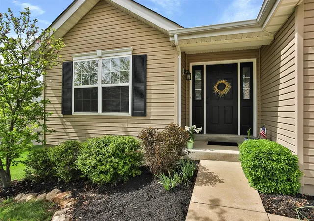 Photo 3 of Single family home for sale at 5503 Dressel Dr, Saint Charles, MO 63304 | MLS# 25024598 | Listing updated on 2025-04-25