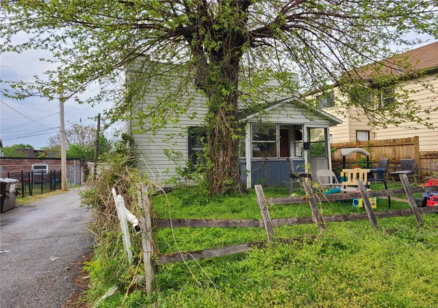 Photo 1 of Single family home for sale at 4114 Beethoven Ave, Saint Louis, MO 63116 | MLS# 25024628 | Listing updated on 2025-04-19