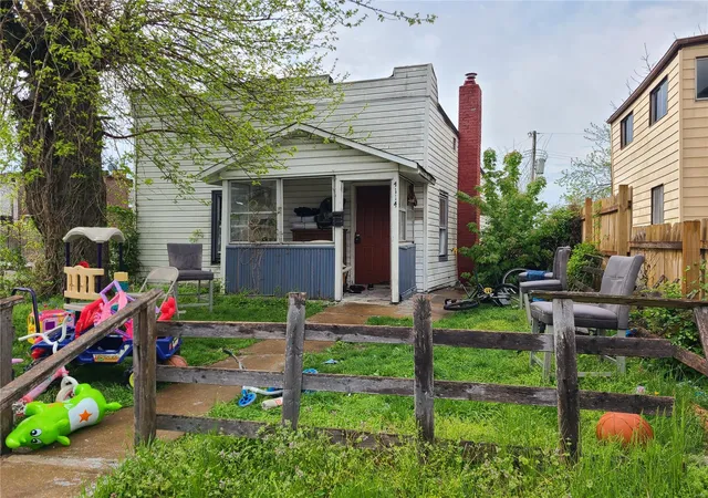 Photo 2 of Single family home for sale at 4114 Beethoven Ave, Saint Louis, MO 63116 | MLS# 25024628 | Listing updated on 2025-04-19