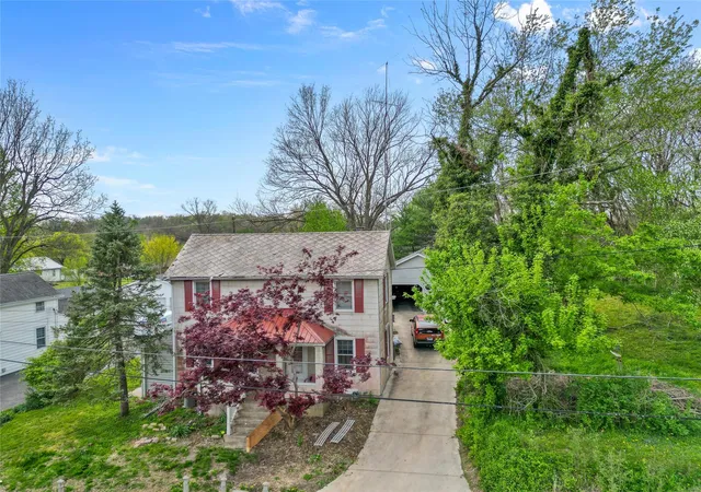 Photo 3 of Single family home for sale at 883 Biltmore St, Sainte Genevieve, MO 63670 | MLS# 25024671 | Listing updated on 2025-04-20