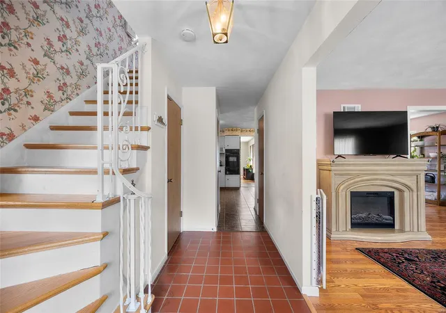 Photo 2 of Single family home for sale at 6623 Neosho St, Saint Louis, MO 63109 | MLS# 25024691 | Listing updated on 2025-04-22