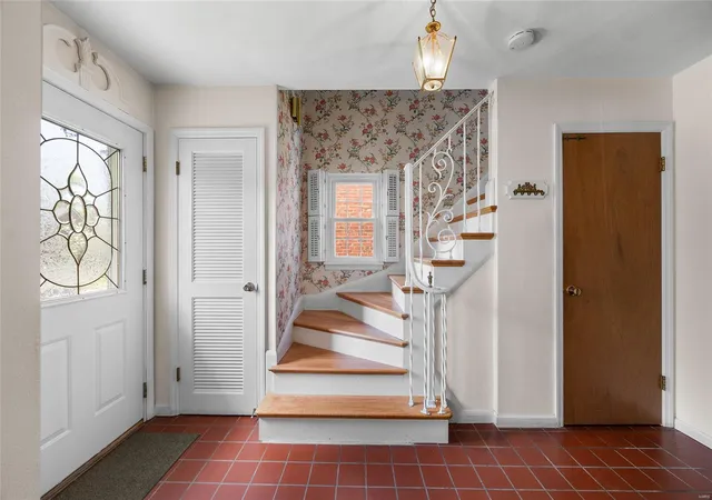 Photo 3 of Single family home for sale at 6623 Neosho St, Saint Louis, MO 63109 | MLS# 25024691 | Listing updated on 2025-04-22