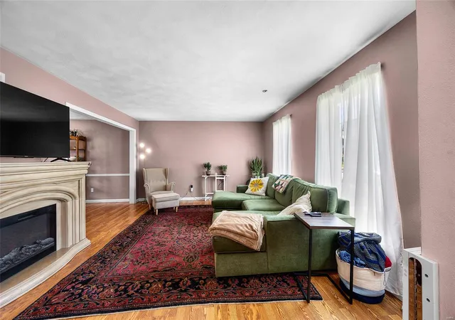 Photo 4 of Single family home for sale at 6623 Neosho St, Saint Louis, MO 63109 | MLS# 25024691 | Listing updated on 2025-04-22