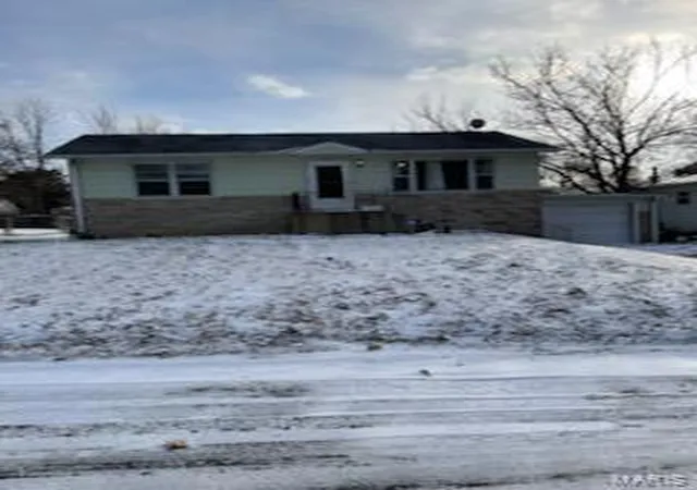 Photo 1 of Single family home for sale at 110 Barto Dr, Saint Louis, MO 63135 | MLS# 25024718 | Listing updated on 2025-04-21