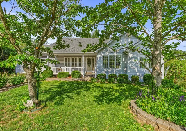 Photo 2 of Single family home for sale at 702 Oak St, Fredericktown, MO 63645 | MLS# 25024815 | Listing updated on 2025-04-30