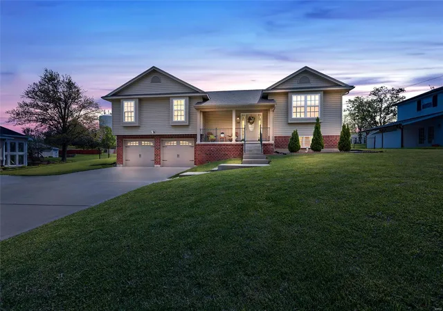 Photo 3 of Single family home for sale at 738 Jacobs Sta Rd, Saint Charles, MO 63304 | MLS# 25024833 | Listing updated on 2025-04-25