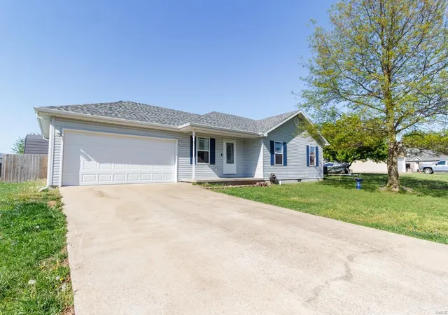 2nd image of 1123 Applelane Dr, Lebanon, MO 65536 | MLS# 25024875