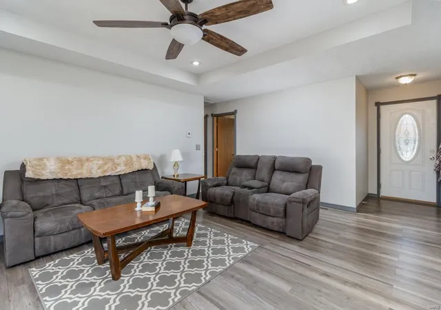 Photo 4 of Single family home for sale at 1123 Applelane Dr, Lebanon, MO 65536 | MLS# 25024875 | Listing updated on 2025-04-24