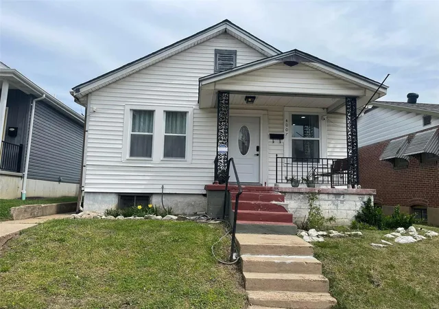 Photo 1 of Single family home for sale at 4007 Delor St, Saint Louis, MO 63116 | MLS# 25024887 | Listing updated on 2025-04-22