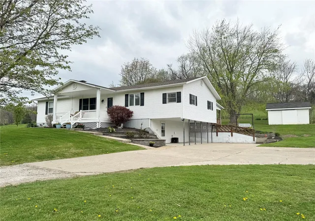 Photo 2 of Single family home for sale at 62140 Route N, New London, MO 63459 | MLS# 25024910 | Listing updated on 2025-04-22