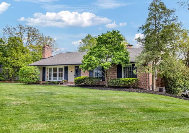 Photo 1 of Single family home for sale at 13 Outer Ladue Dr, Saint Louis, MO 63131 | MLS# 25024920 | Listing updated on 2025-04-25