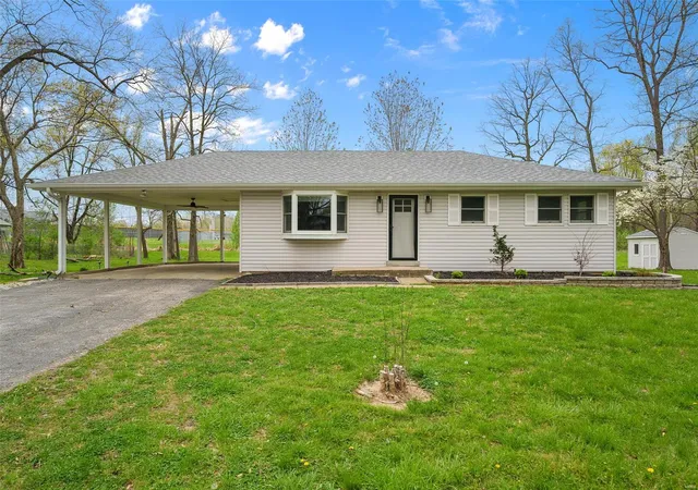 Photo 1 of Single family home for sale at 1399 Valli Ln, Saint Charles, MO 63304 | MLS# 25024934 | Listing updated on 2025-04-23