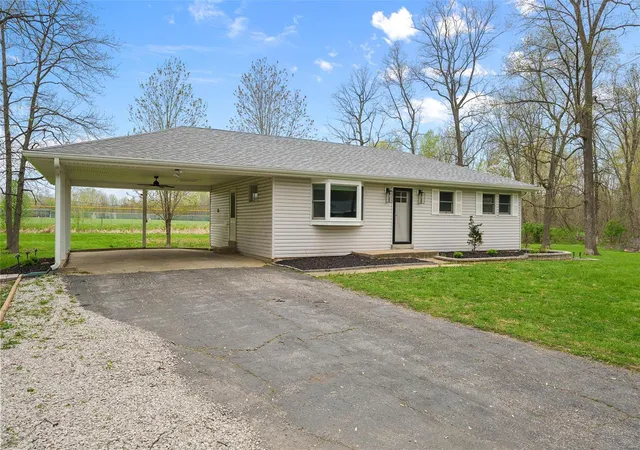 Photo 1 of Single family home for sale at 1399 Valli Ln, Saint Charles, MO 63304 | MLS# 25024934 | Listing updated on 2025-04-23