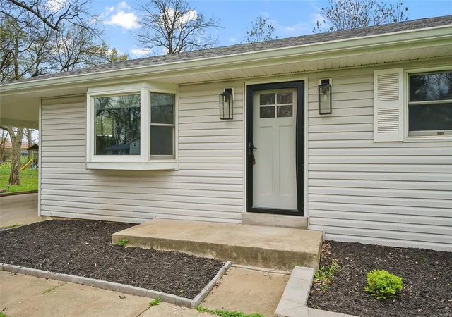 Photo 2 of Single family home for sale at 1399 Valli Ln, Saint Charles, MO 63304 | MLS# 25024934 | Listing updated on 2025-04-23