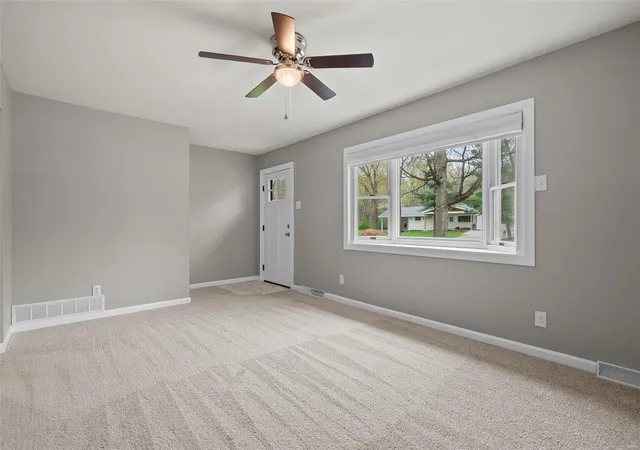 Photo 3 of Single family home for sale at 1399 Valli Ln, Saint Charles, MO 63304 | MLS# 25024934 | Listing updated on 2025-04-23