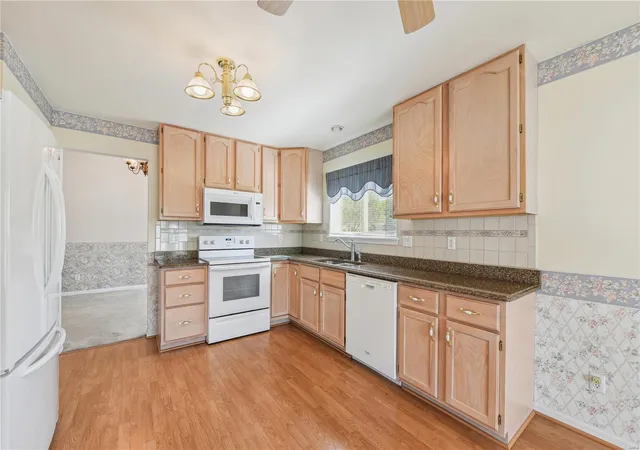 Photo 3 of Condo for sale at 28 Bardstown Ct #36D, Saint Charles, MO 63303 | MLS# 25024957 | Listing updated on 2025-05-12