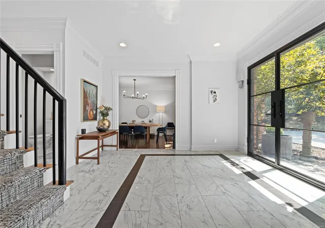 Photo 3 of Single family home for sale at 824 Bluespring, Saint Louis, MO 63131 | MLS# 25024969 | Listing updated on 2025-04-21