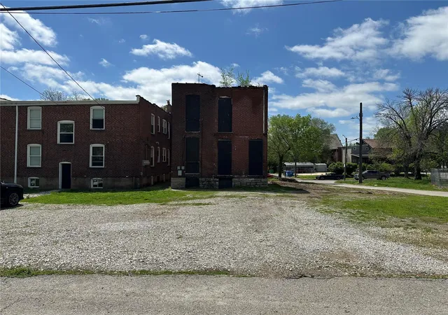 Photo 3 of Multi family home for sale at 4569 Se Oakland Ave, Saint Louis, MO 63110 | MLS# 25024996 | Listing updated on 2025-04-21