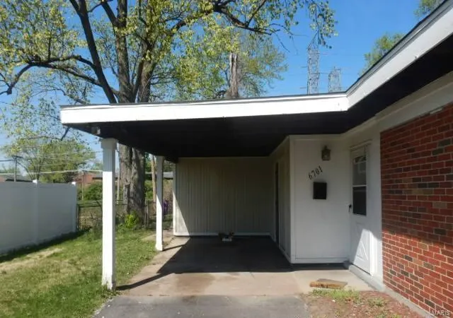 Photo 2 of Single family home for sale at 6701 Alder Ave, Saint Louis, MO 63134 | MLS# 25025108 | Listing updated on 2025-04-22