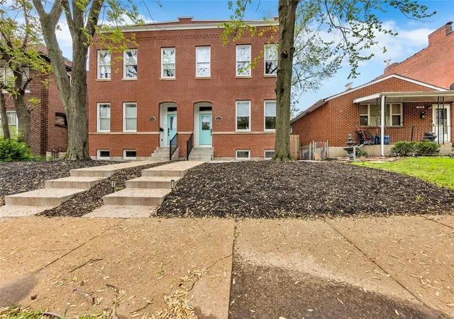 Townhouse for sale at 2034 Ann Ave, Saint Louis, MO 63104 | MLS# 25025143