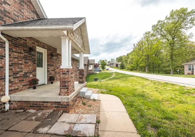 Photo 2 of Single family home for sale at 20256 Hardcastle Ln, Saint Robert, MO 65584 | MLS# 25025146 | Listing updated on 2025-05-02