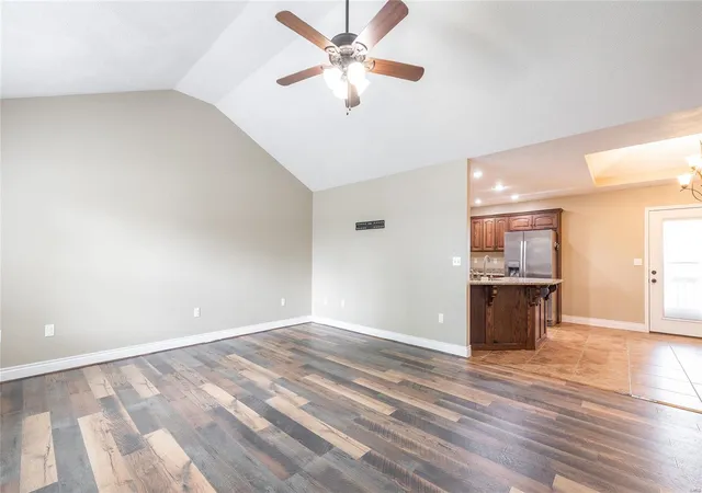 Photo 3 of Single family home for sale at 20256 Hardcastle Ln, Saint Robert, MO 65584 | MLS# 25025146 | Listing updated on 2025-05-02