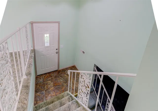 Photo 3 of Single family home for sale at 200 Briarcliff Dr, Saint Charles, MO 63301 | MLS# 25025212 | Listing updated on 2025-04-29