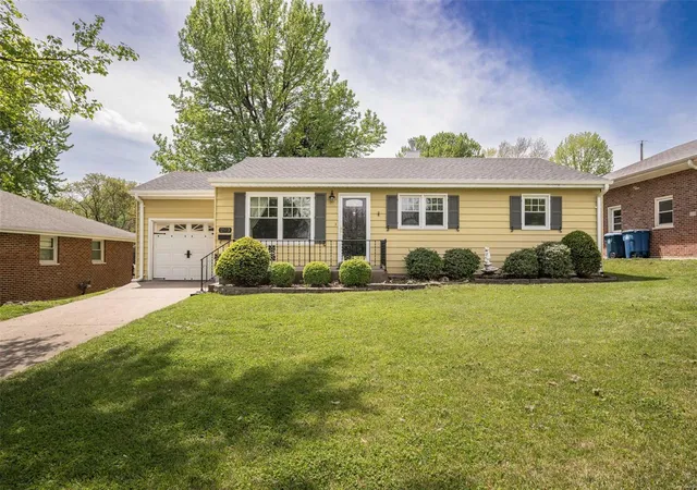 Photo 1 of Single family home for sale at 2513 Sibley St, Saint Charles, MO 63301 | MLS# 25025239 | Listing updated on 2025-04-25