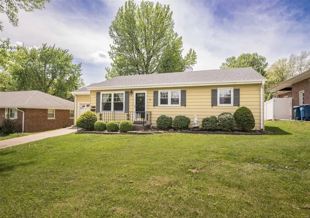 Photo 2 of Single family home for sale at 2513 Sibley St, Saint Charles, MO 63301 | MLS# 25025239 | Listing updated on 2025-04-25