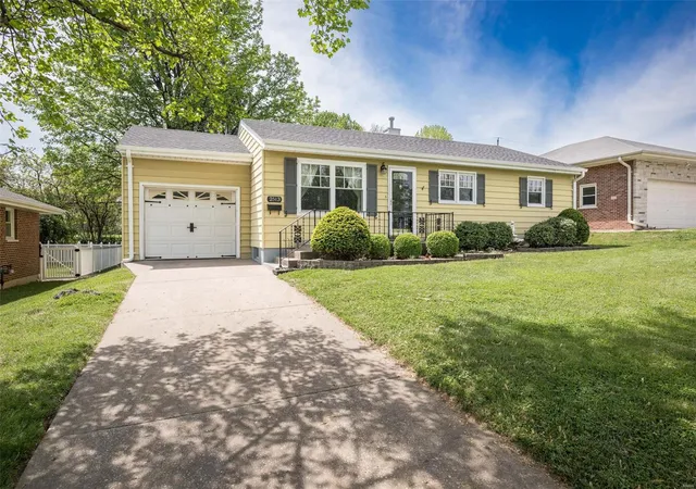 Photo 3 of Single family home for sale at 2513 Sibley St, Saint Charles, MO 63301 | MLS# 25025239 | Listing updated on 2025-04-25
