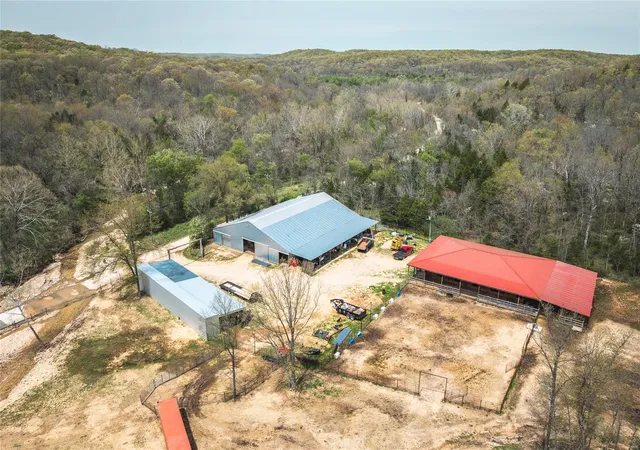 Photo 2 of Single family home for sale at 12346 Hamilton Holw Rd, Sullivan, MO 63080 | MLS# 25025240 | Listing updated on 2025-04-28