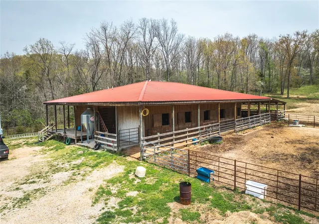 Photo 4 of Single family home for sale at 12346 Hamilton Holw Rd, Sullivan, MO 63080 | MLS# 25025240 | Listing updated on 2025-04-28