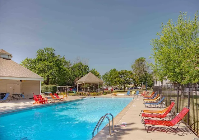 Listing Photo 2 - Condo for sale in building located at 846 Sugar Vly Ct, Saint Peters, MO 63376 - Unit #4