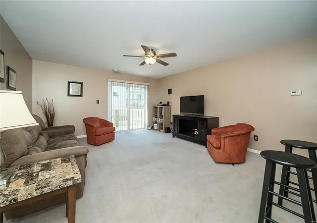 Listing Photo 3 - Condo for sale in building located at 846 Sugar Vly Ct, Saint Peters, MO 63376 - Unit #4