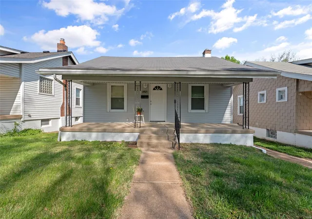 Photo 1 of Single family home for sale at 6925 Field Ave, Saint Louis, MO 63116 | MLS# 25025308 | Listing updated on 2025-04-23