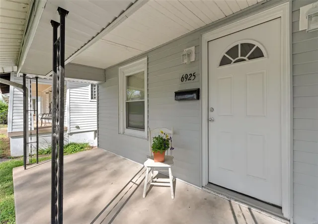 Photo 2 of Single family home for sale at 6925 Field Ave, Saint Louis, MO 63116 | MLS# 25025308 | Listing updated on 2025-04-23